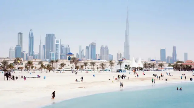 ገለ ደቂ ኣንስትዮ ሕቡራት ኢመራት ዓረብ ንጉዕዞ ውሕስቲ ኰይና ከም ዝረኸብኣ ይዛረባ