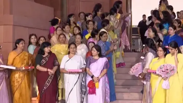 अपने सर्वोच्च स्तर पर भी पहुंचकर भी महिलाओं का लोकसभा में हिस्सा लगभग 14 प्रतिशत ही रहा