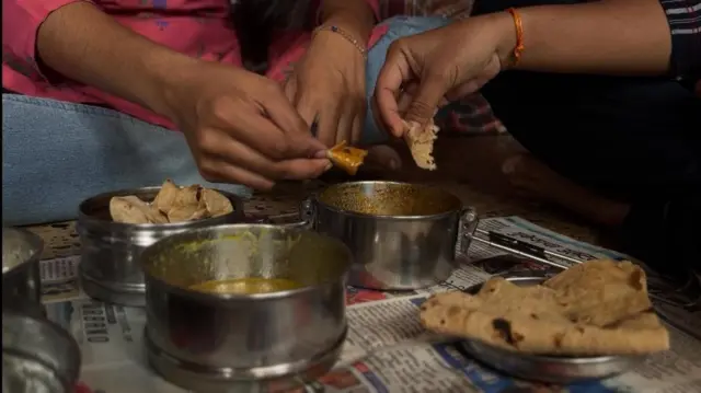 चांगलं, सकस आणि पुरेसं पोटभर जेवण न मिळणं हेच त्यांच्या रक्ताक्षयामागचं कारण आहे, असंही हे सर्वेक्षण सांगतं.