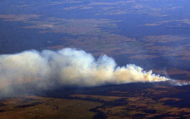 અમેરિકાની ખાનગી ઍરલાઇન્સ કંપનીના પાઇલટે અગનજવાળાઓમાં ફેરવાયેલા કોલમ્બિયાની તસવીર લીધી હતી 