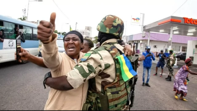 সাধারণ মানুষ রাস্তায় নেমে উদযাপন করেছে।