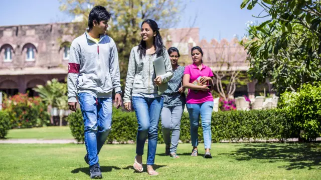 కార్పొరేట్ జూనియర్ కాలేజీ విద్యార్థులు