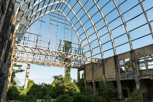 Estructura abandonada en Bali