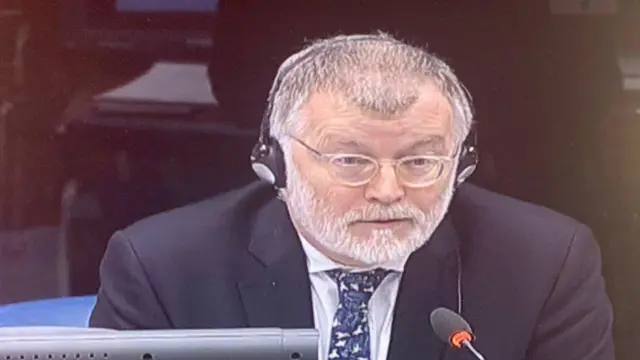 Profeseri Henry Kennedy ubwo yabazwaga kuri uyu wa gatanu