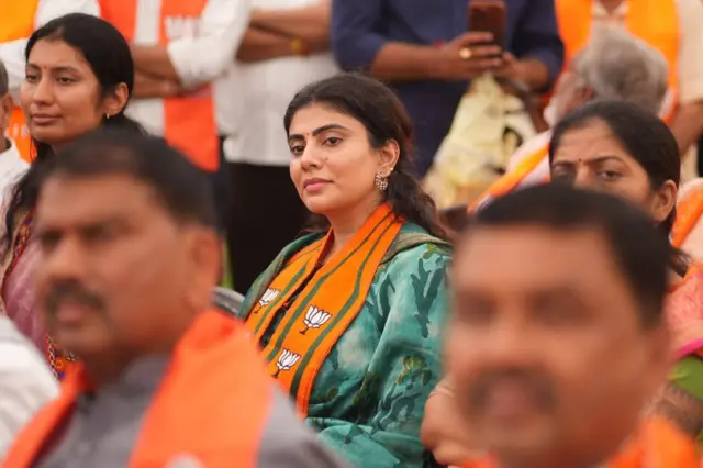 ગુજરાત, મંત્રીમંડળ, ભૂપેન્દ્ર પટેલ, ગાંધીનગર મહાત્મા મંદિર, ભૂપેન્દ્ર પટેલનું નવું મંત્રીમંડળ, રીવાબા જાડેજા, જામનગર ઉત્તર, ભાજપ, ગુજરાત, બીબીસી ગુજરાતી