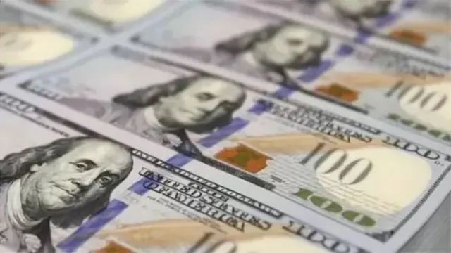 বাংলাদেশের বৈদেশিক বাণিজ্যের লেনদেন মূলত মার্কিন ডলারে হয়ে থাকে।