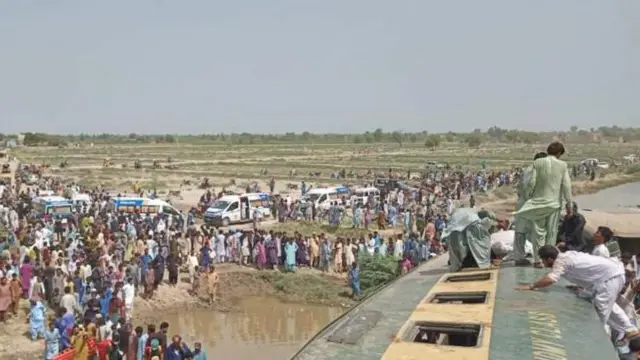 पाकिस्तान रेल हादसा