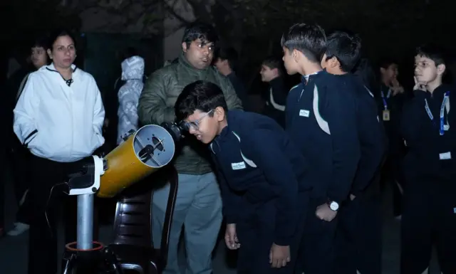 संसाधनं असली तर फरक पडतो का?