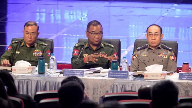 စစ်တပ်ပြောခွင့်ရ ဗိုလ်ချုပ်ဇော်မင်းထွန်း ဒီဇင်ဘာ ၁၄ ရက် သတင်းစာရှင်းလင်းပွဲ။