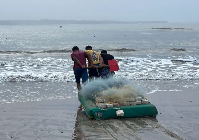 અમદાવાદ વિમાન દુર્ઘટના, એર ઇન્ડિયા પ્લેન ક્રેશ, અમદાવાદ પ્લેન ક્રેશ, દીવ, યુકે, લંડન, પોર્ટુગલ, માછીમારો, વિમાન દુર્ઘટના, બ્રિટનના નાગરિક, પોર્ટુગલના નાગરિક 