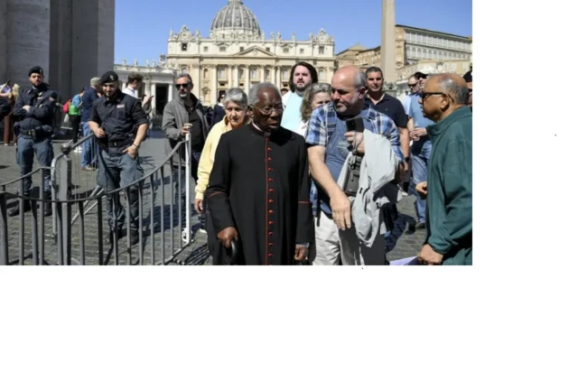 Awọn eeyan kora wọn jọ lati bu ọla ikẹyin Pope Francis