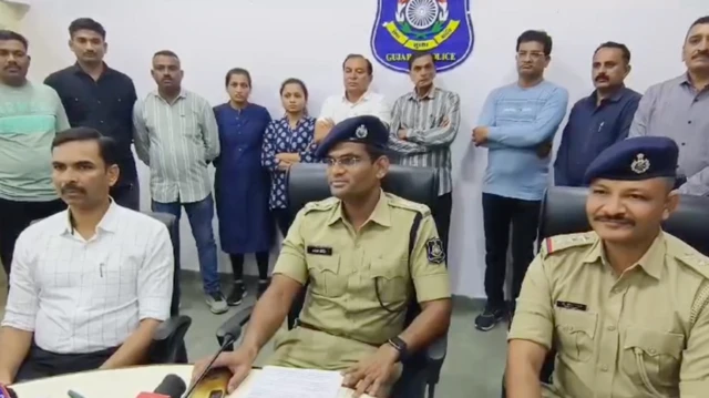 અમરેલી પોલીસની પ્રેસવાર્તાની તસ્વીર. 