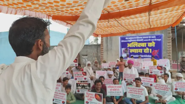 अलिस्बा को न्याय के लिए ग्रामीणों का धरना