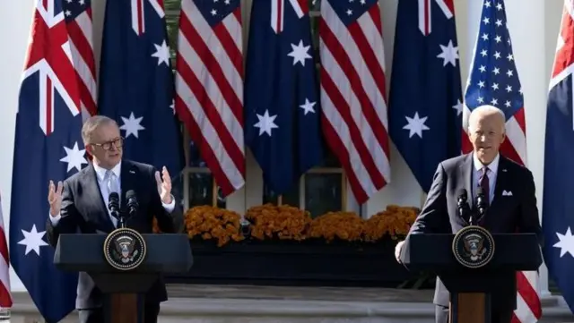 استرالیا به توافق‌های دفاعی نزدیک اوکوس Aukus و فایوآی Five Eyes وابسته است، که آن را از نزدیک با بریتانیا و ایالات متحده مرتبط می‌کنداسترالیا به توافق‌های دفاعی نزدیک اوکوس Aukus و فایوآی Five Eyes وابسته است، که آن را از نزدیک با بریتانیا و ایالات متحده مرتبط می‌کند