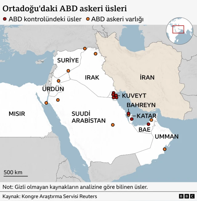 BBC'nin Ortadoğu haritası, ABD kontrolündeki askeri üslerin ve ABD askeri varlığının bulunduğu bölgelerin konumlarını gösteriyor. Kırmızı noktalar, çoğunlukla Kuveyt, Bahreyn, Katar ve BAE'de yoğunlaşmış olan ABD kontrolündeki üsleri işaretliyor. Turuncu noktalar ise Irak, Suriye, Ürdün, Suudi Arabistan, Mısır, BAE ve Umman dahil olmak üzere daha geniş bir alanda ABD askeri varlığını gösteriyor.