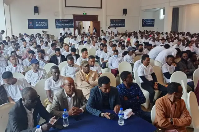 Hirmaattota kora hundeeffama paartichaa