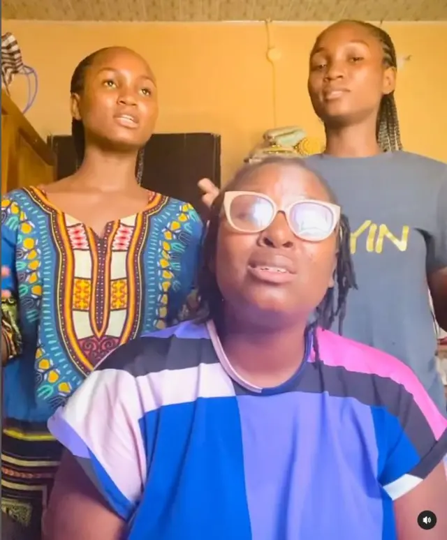 Twinz Love ati iya wọn