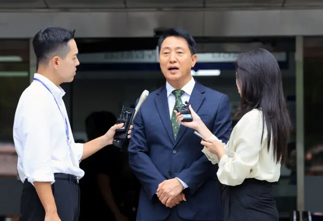 오세훈 시장은 정부의 발표에 대해 "서울시와 충분한 사전협의가 이뤄지지 않은 점은 유감"이라고 밝혔다