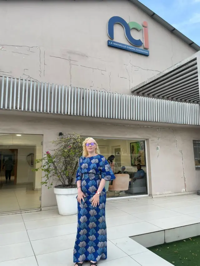 Assana Bayakoko devant le studio de NCI