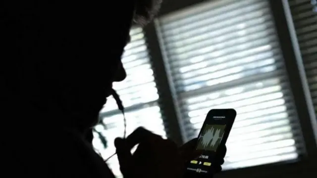  தெலங்கானா போன் ஒட்டுக்கேட்பு விவகாரம் - கைதான காவல்துறை உயரதிகாரிகள்; கேசிஆர் மகனுக்கு தொடர்பு உள்ளதா?