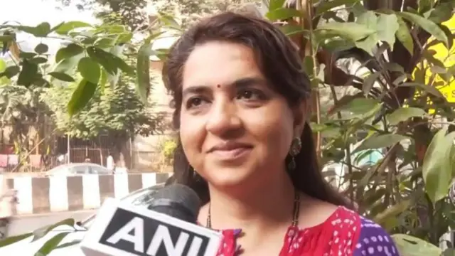 சிவசேனாவைச் சேர்ந்த ஷைனா என்.சி. 