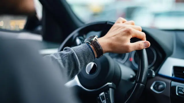 டெல்லி பழைய கார்களுக்கு தடை, தமிழ்நாட்டில் அதிகரிக்கும் கார் விற்பனை 