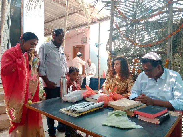 యూదులుగా గుర్తించి మైనార్టీ హోదా కల్పిచాలని కోరుతున్న మతన్యా