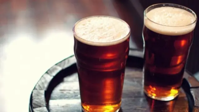 ગુજરાત પોલીસ, ગુજરાતમાં દારૂબંધી, દારૂ, પોલીસ સામે કાર્યવાહી, બીબીસી ગુજરાતી
