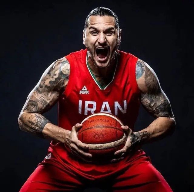 مایک رستم‌پور، بازیکن پیشین تیم ملی بسکتبال ایران