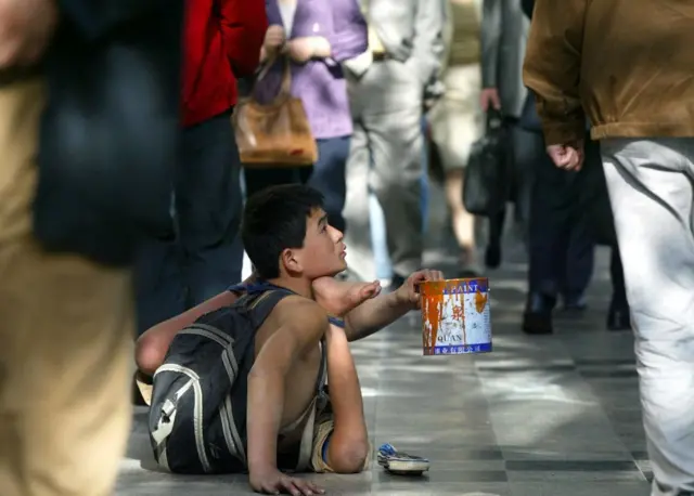 ચીનના ડૉ. લી ચુઆંગયે, વાઇરલ વિકલાંગ ડૉક્ટર, પોલિયો, પ્રેરણાત્મક સંઘર્ષ કહાણી, બીબીસી ગુજરાતી આંતરરાષ્ટ્રીય સમાચાર 