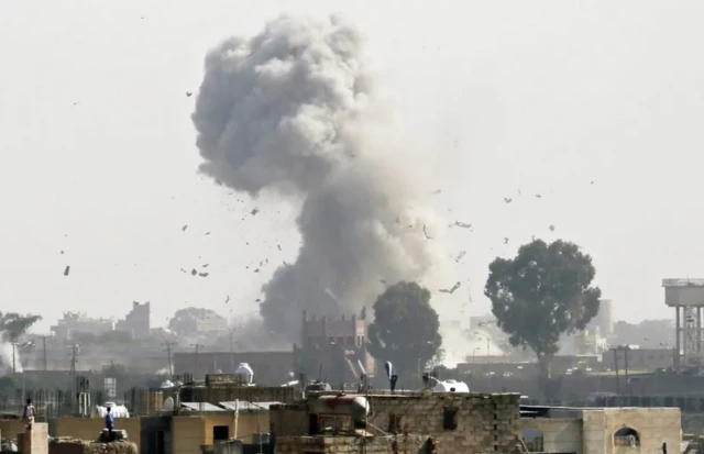 यमन में सऊदी के किए हमलों में हज़ारों लोगों की जान गई थी.