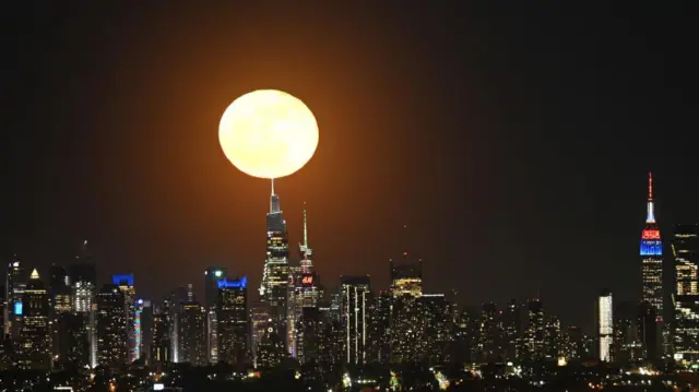 নিউইয়র্ক শহরে চাঁদনী রাত