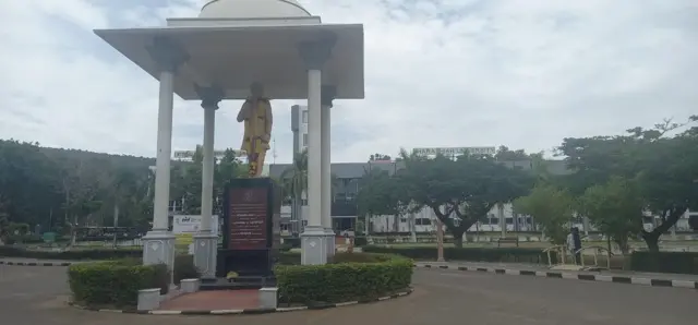 கோவை, மருதமலை அடிவாரத்தில் அமைந்துள்ள பாரதியார் பல்கலைக்கழகம், ஆயிரம் ஏக்கருக்கும் அதிகமான பரப்புடையது.