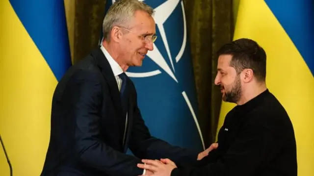 Mkuu wa zamani wa Nato Jens Stoltenberg alimwambia Rais Volodymyr Zelensky kwamba Ukraine bado inaweza kujiunga 