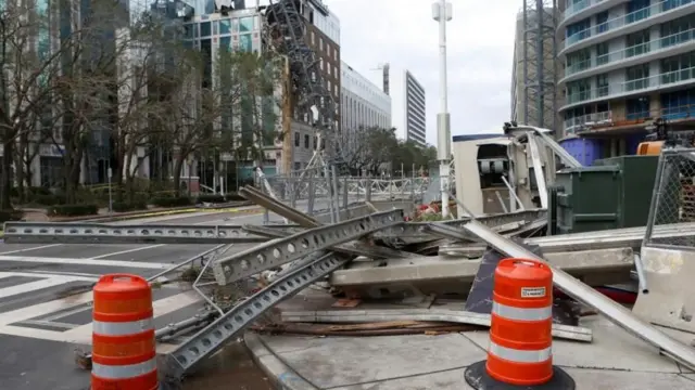 దెబ్బతిన్న రోడ్లు