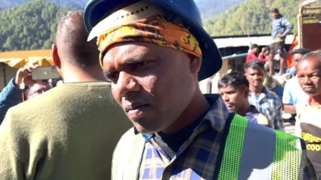 সুড়ঙ্গ নির্মান প্রকল্পের এক শ্রমিক মৃত্যঞ্জয় কুমার