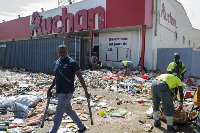 Un supermarché Auchan vandalisé 