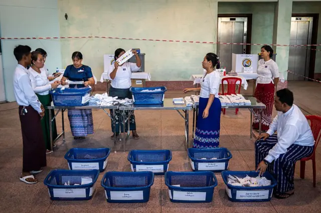 ၂၀၂၅ ဒီဇင်ဘာ ၂၈ ရက်က ပြုလုပ်ခဲ့တဲ့ ရွေးကောက်ပွဲအပိုင်း ၁ ကြိုတင်မဲ‌ရေတွက်နေတဲ့ အခြေအနေ