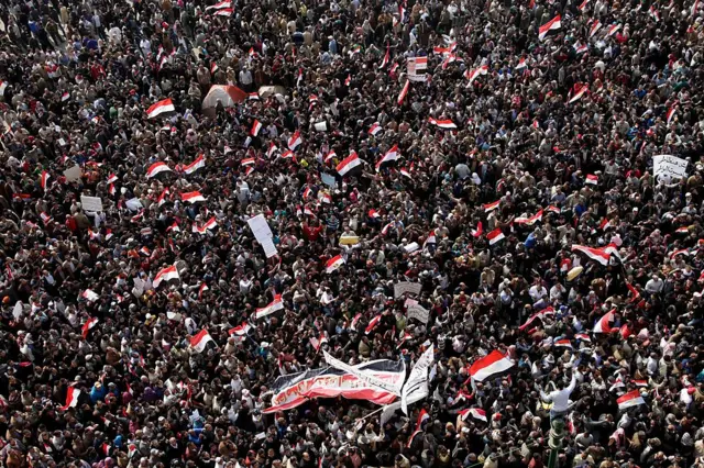كان تعيين عمر سليمان نائبًا للرئيس لأول مرة منذ 30 عامًا قرارًا يهدف إلى امتصاص غضب الشارع