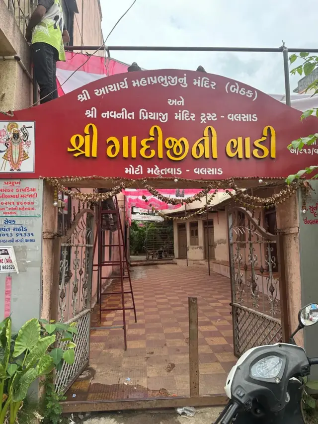 નમક સત્યાગ્રહ, ધરાસણા, દાંડી, મહાત્મા ગાંધી, કૉંગ્રેસ, સરદાર પટેલ, સરોજીની નાયડુ, અબ્બાસ તૈયબજી, વડાલા, અત્યાચાર, લાઠીચાર્જ, બ્રિટિશ, સ્વાતંત્ર્ય સંગ્રામ, બ્રિટિશ રાજ, અહિંસા