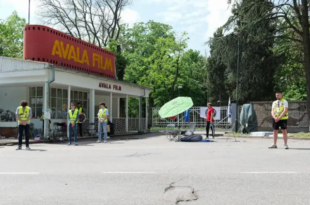 blokada RTS-a, blokirana zgrada RTS u Košutnjaku