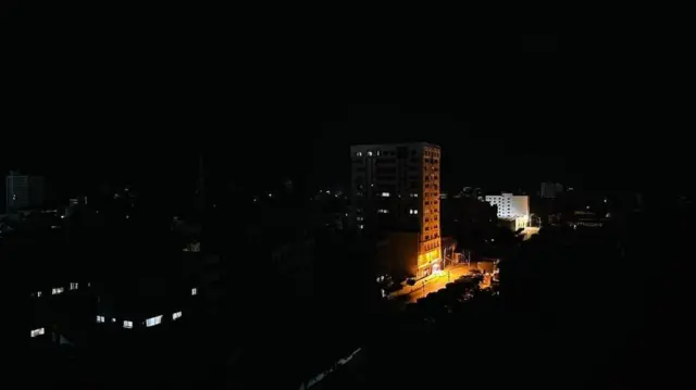 Aworan Gaza ninu okunkun ni Ọjọru