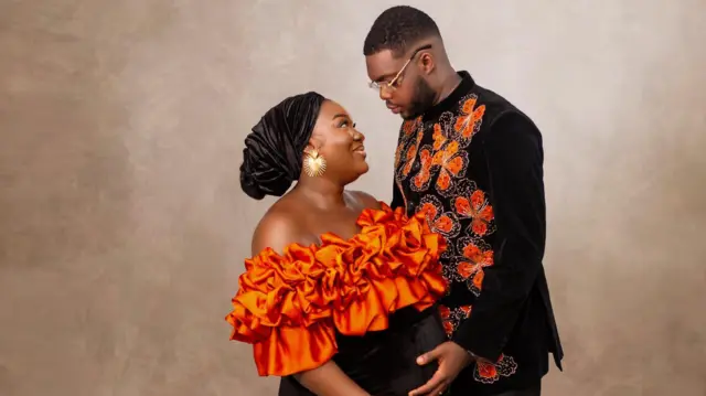 Cute Abiola ati iyawo rẹ nigba tobinrin naa wa ninu oyun