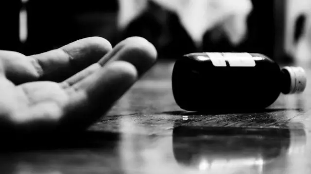 Àwòrán ẹni tó fẹ́ pa ara rẹ̀