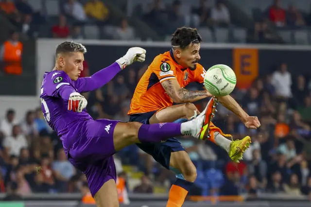 S﻿erdar Gürler ceza sahası dışında rakip kaleciden bu hamleyle kaptığı topu ağlara göndererek takımını 2-0 öne geçirdi
