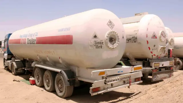 تانکرهای تیل متوقف هستند.