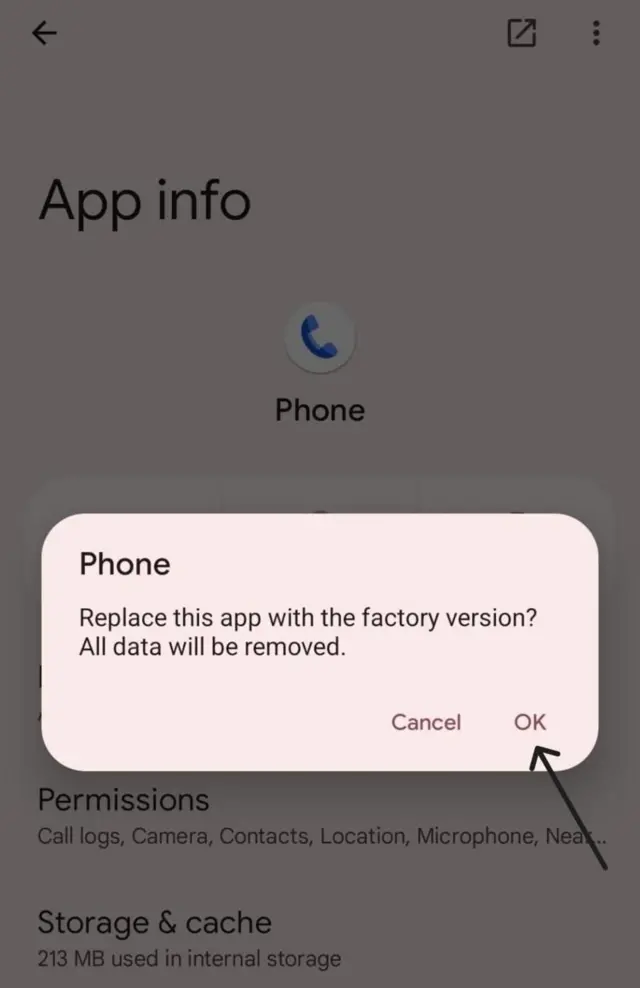 क्लिक करताच, फोनच्या स्क्रीनवर एक बॉक्स उघडेल, ज्यामध्ये इंग्रजीत 'Replace this app with the factory version? All data will be removed', असं लिहिलेलं दिसेल.