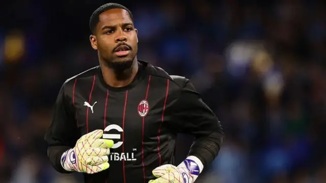  Kipa wa Ufaransa na AC Milan Mike Maignan, 30,