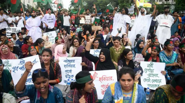 ढाका में छात्रों का प्रदर्शन