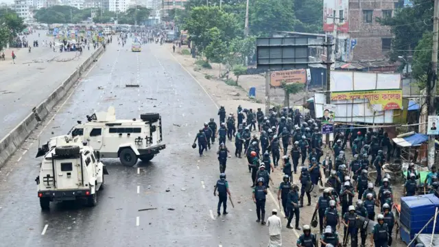 ঢাকায় সংঘর্ষের দৃশ্য